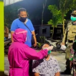 Bersama Empat Pilar Babinsa Sememi Lakukan Swab Hunter
