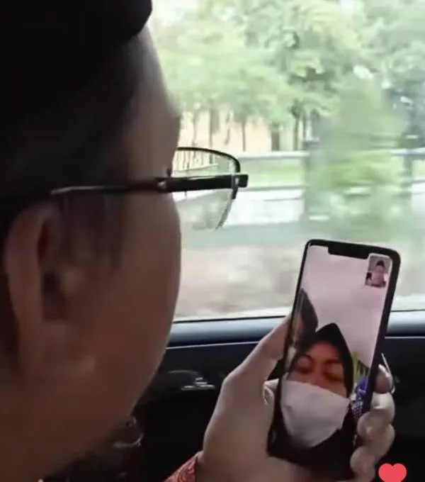 Bupati Muhdlor Video Call dengan Rizal, Bocah Kelainan Usus