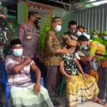 Dandim 0826 Pamekasan Tinjau Vaksinasi Massal di Kecamatan Waru