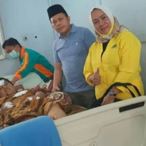 Dijenguk H. Badrun Hasani, Korban Pembacokan Suami Akhirnya Dibantu Gubernur