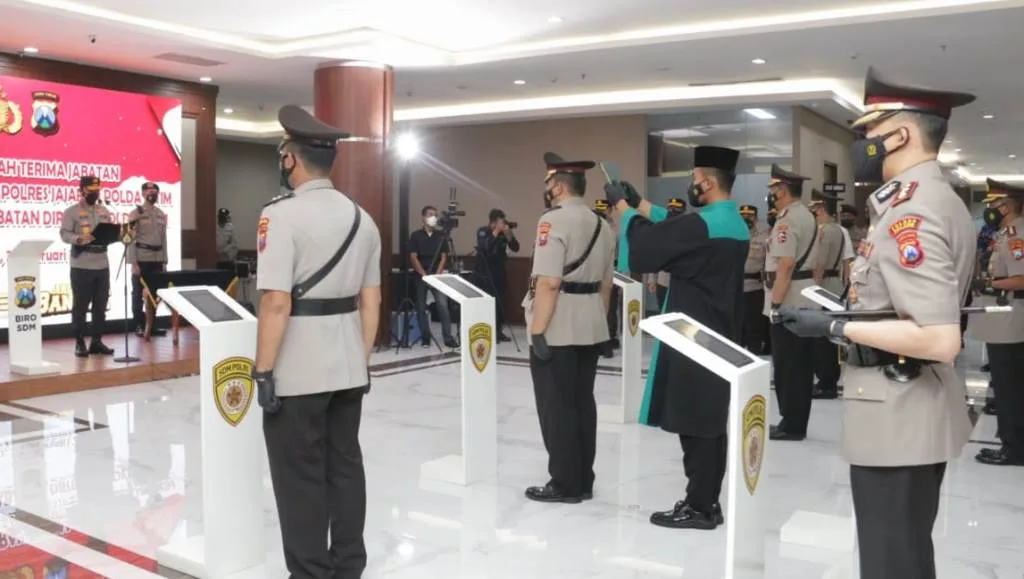 Empat PJU Polda Jatim dan Empat Kapolres Mutasi  