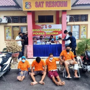 Empat Tersangka Kasus Pencurian, ada Warga Sumsel dan Seorang Wanita Empat Tersangka Kasus Pencurian, ada Warga Sumsel dan Seorang Wanita