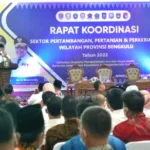 Gubernur : Perizinan Perusahaan Tambang dan Perkebunan Perlu di Evaluasi