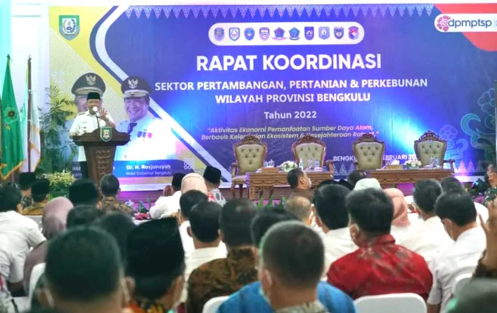 Gubernur : Perizinan Perusahaan Tambang dan Perkebunan Perlu di Evaluasi