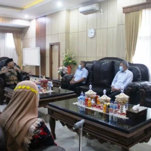 Gubernur Rohidin Minta Agri Andalas Selesaikan Sengketa Secara Kekeluargaan Gubernur Rohidin Minta Agri Andalas Selesaikan Sengketa Secara Kekeluargaan