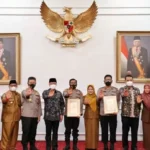 Gubernur Rohidin Serahkan Piagam Penghargaan UPP Terbaik Tahun 2021
