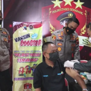 Jelang HPN Polrestabes Semarang Beri Kado Wartawan Vaksin Booster