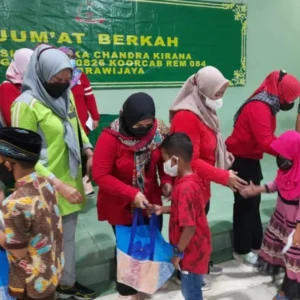 Jumat Berkah Persit Cabang XLV Kodim 0826 Pamekasan