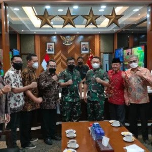 KSAD Dudung Ajak SMSI Perkuat Ideologi Pancasila dan NKRI KSAD Dudung Ajak SMSI Perkuat Ideologi Pancasila dan NKRI