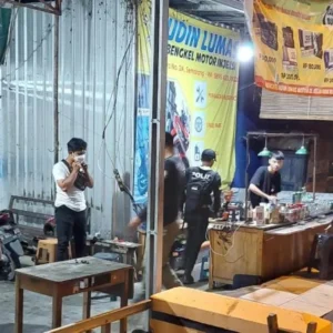 Langgar Jam Operasional, Satpol PP Kota Semarang Segel Tempat Usaha Langgar Jam Operasional, Satpol PP Kota Semarang Segel Tempat Usaha