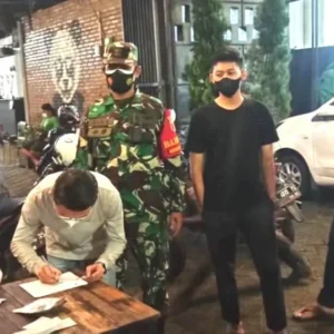 Operasi Swab dan Vaksin Hunter Gabungan Empat Pilar Sukomanunggal