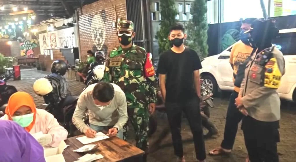 Operasi Swab dan Vaksin Hunter Gabungan Empat Pilar Sukomanunggal