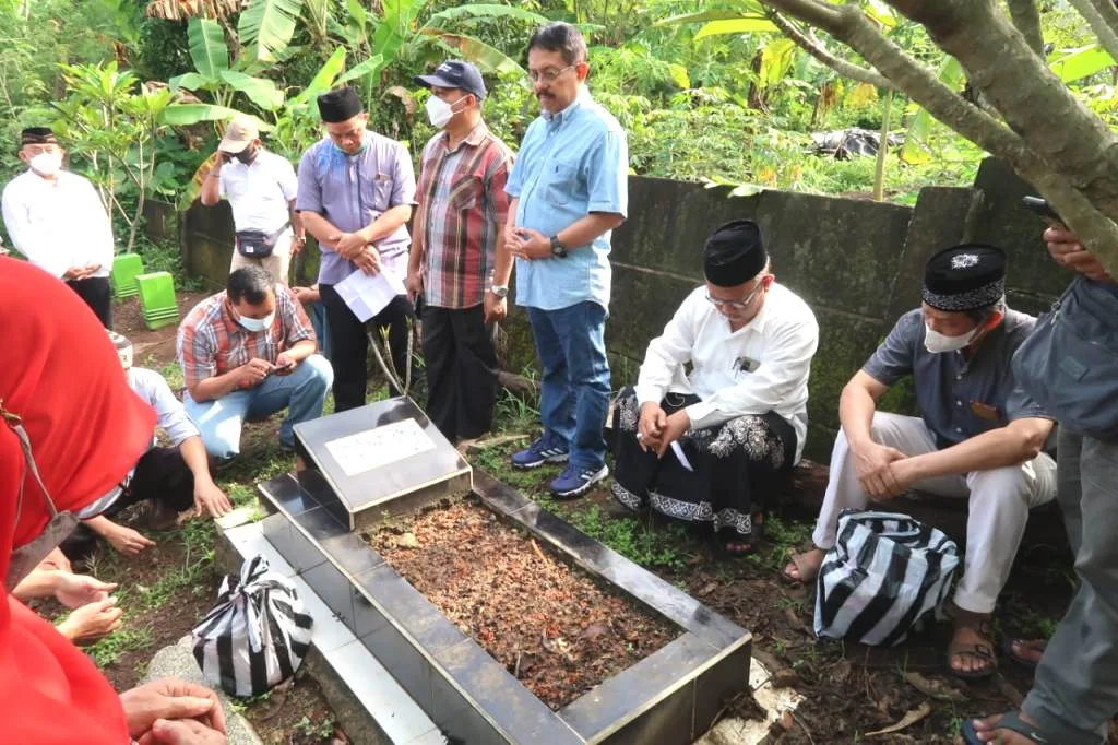 Rangkaian HPN 2022, PWI Jateng Ziarah Makam Tokoh Wartawan