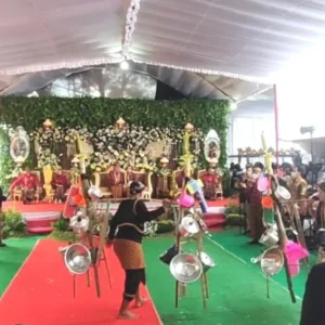Spektakuler, Ngunduh Mantu Dengan Pangombyong 40 Orang Berbusana Jangkep