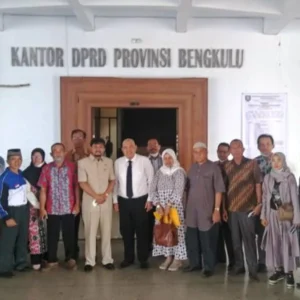 Waka II DPRD Provinsi Bengkulu Hearing Dengan FKK Bahas SE Gubernur Waka II DPRD Provinsi Bengkulu Hearing Dengan FKK Bahas SE Gubernur