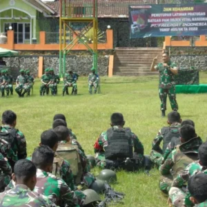 Danrem 071/WK Tutup Latihan Pratugas Satgas Yonif 405/Surya Kusuma Danrem 071/WK Tutup Latihan Pratugas Satgas Yonif 405/Surya Kusuma