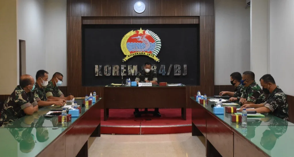 Danrem 084/BJ Pimpin Rapat Staf