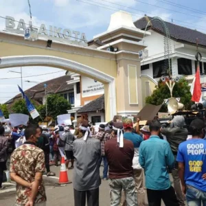 Gerakan Tegal Bersatu Gelar Aksi Demo Tuntut Wali Kota Tegal