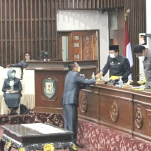 Gubernur Rohidin Hadiri Rapat Paripurna DPRD Provinsi Bengkulu Terkait Raperda  