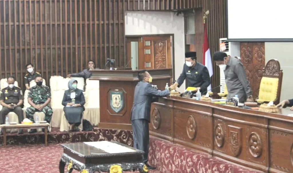 Gubernur Rohidin Hadiri Rapat Paripurna DPRD Provinsi Bengkulu Terkait Raperda  