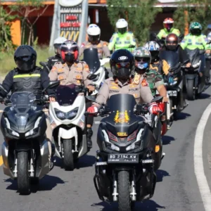 Gunakan Motor, Kapolres RL dan Forkopimda Tinjau Vaksinasi Binduriang Gunakan Motor, Kapolres RL dan Forkopimda Tinjau Vaksinasi Binduriang
