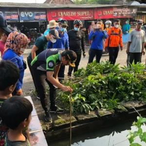 Gus Muhdlor Ajak Warga Desa Kalitengah Tanggulangin Kerja Bakti