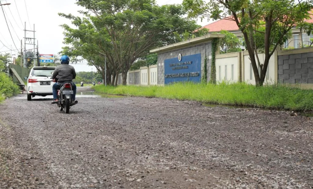 Gus Muhdlor Perintahkan Dinas PU Gerak Cepat Perbaiki Jalan Rusak