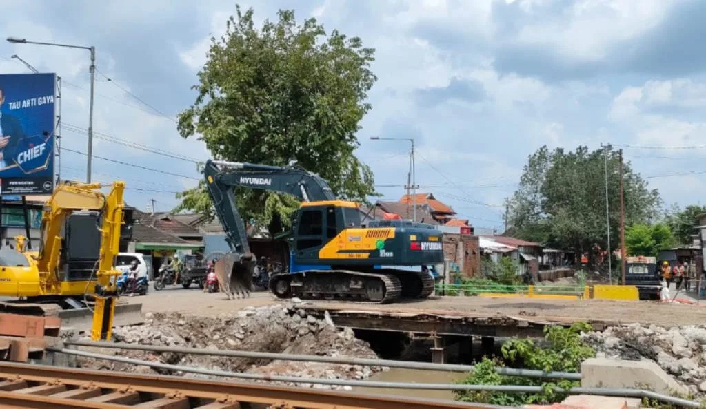 Gus Muhdlor Targetkan April Mulai Normalisasi Saluran Kawasan Banjir  