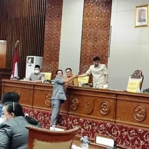 Jawaban Fraksi-Fraksi Terhadap Pendapat Gubernur Bengkulu Jawaban Fraksi-Fraksi Terhadap Pendapat Gubernur Bengkulu