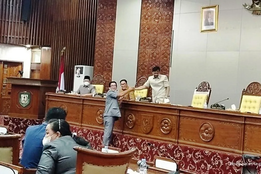 Jawaban Fraksi-Fraksi Terhadap Pendapat Gubernur Bengkulu