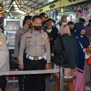 Kapolres Demak Pantau Makam Sunan Kalijaga Kapolres Demak Pantau Makam Sunan Kalijaga