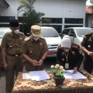 Kejari Bengkulu Pulihkan Aset Pemkot 7 Mobil Senilai Rp 865 Juta Kejari Bengkulu Pulihkan Aset Pemkot 7 Mobil Senilai Rp 865 Juta