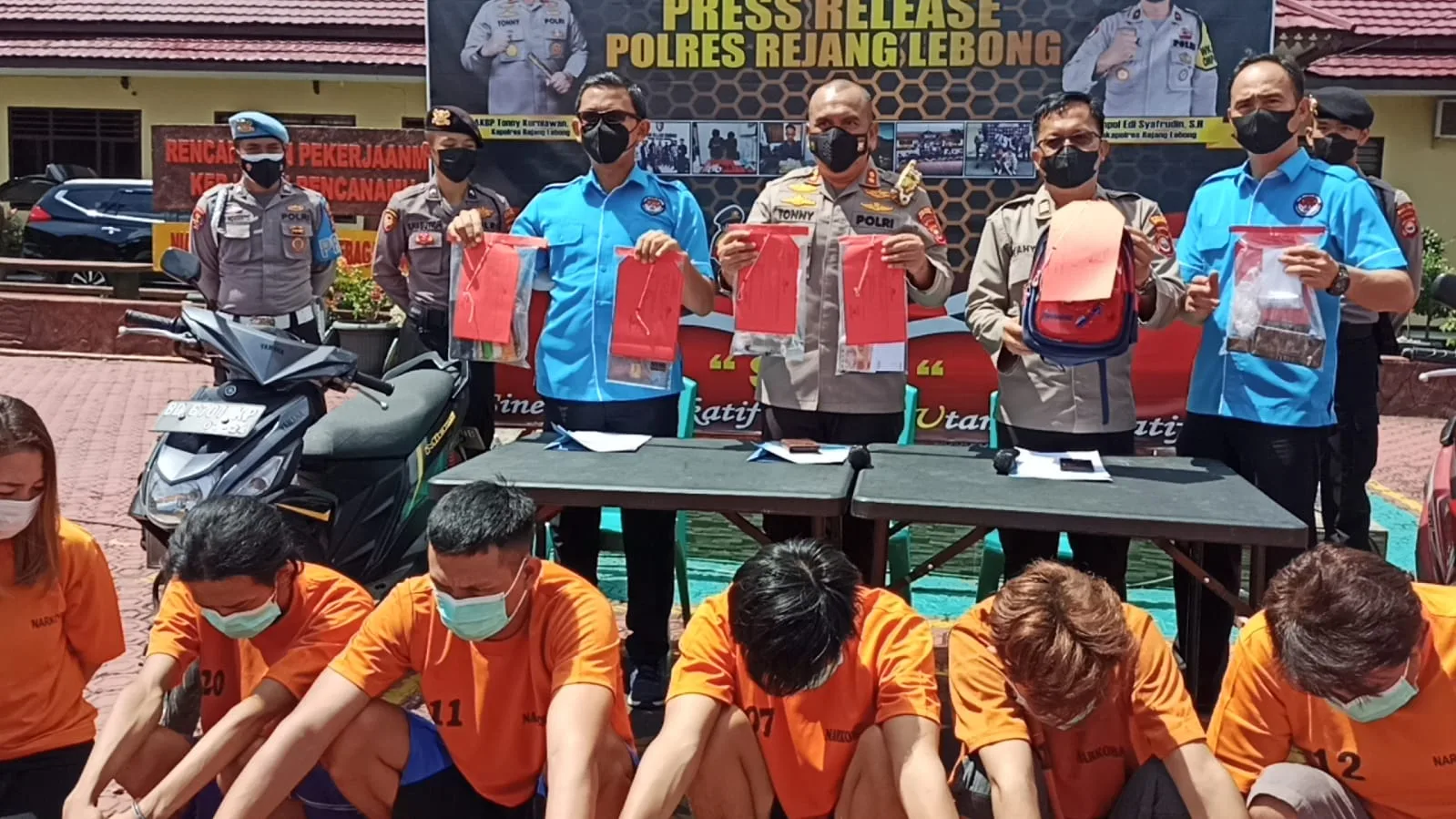 Miliki Sabu, Wanita Cantik Bersama Suaminya di Ringkus