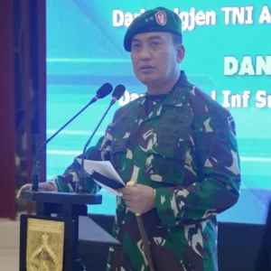 Pangdam IV/Diponegoro Pimpin Sertijab Irdam dan Danyonif R 400/BR Pangdam IV/Diponegoro Pimpin Sertijab Irdam dan Danyonif R 400/BR