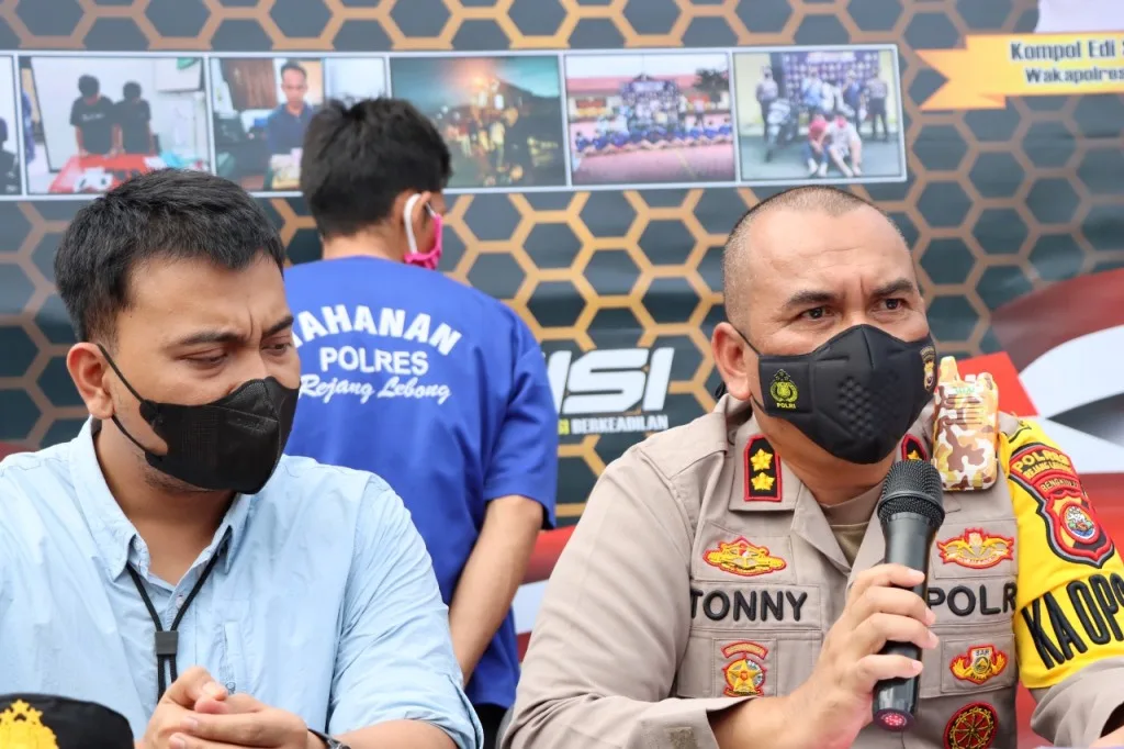 Penjual Martabak Tusuk Pelajar Hingga Tewas