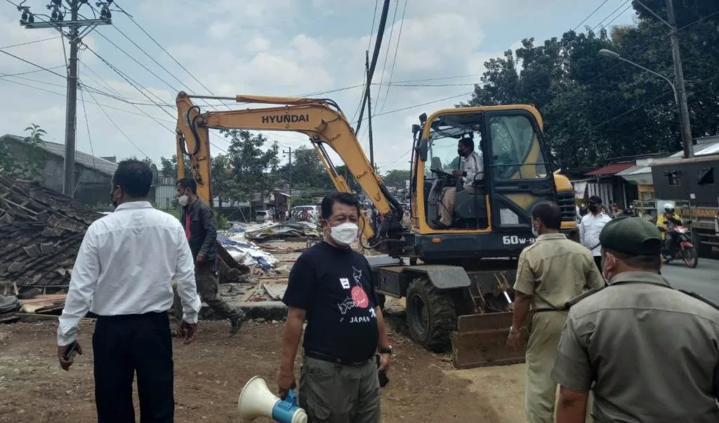 Satpol PP Kota Semarang Bongkar 15 Lapak PKL di Ngaliyan dan Mijen