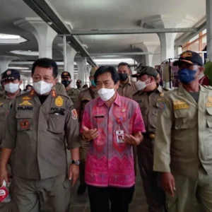 Satpol PP Kota Semarang Diprotes Saat Tata Pedagang Pasar Johar
