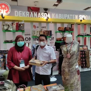 Stand IKM Sidoarjo Jadi Pemenang Pada Batik Bordir dan Aksesoris Fair Tahun 2022