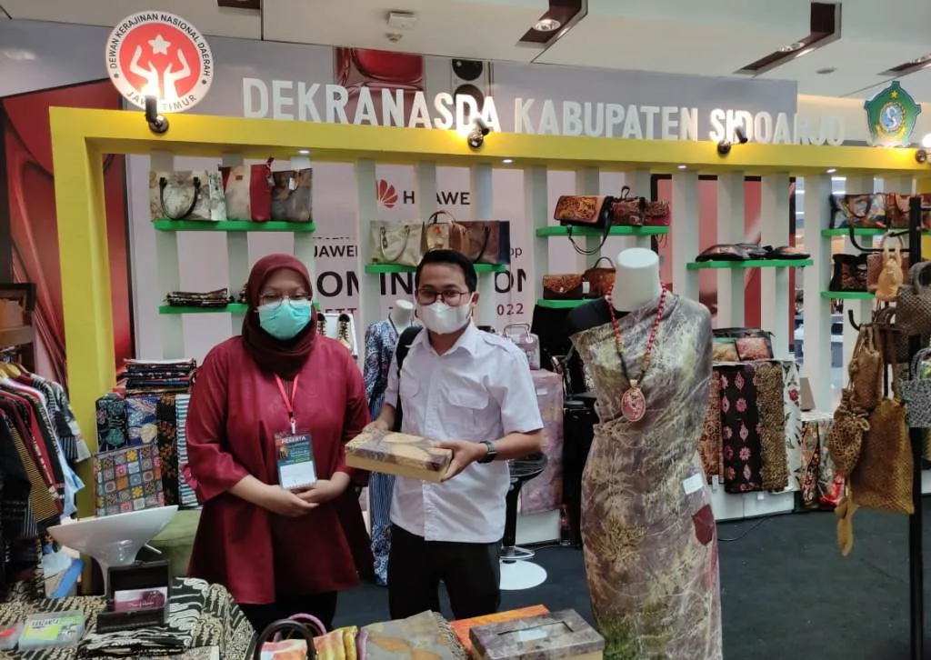 Stand IKM Sidoarjo Jadi Pemenang Pada Batik Bordir dan Aksesoris Fair Tahun 2022