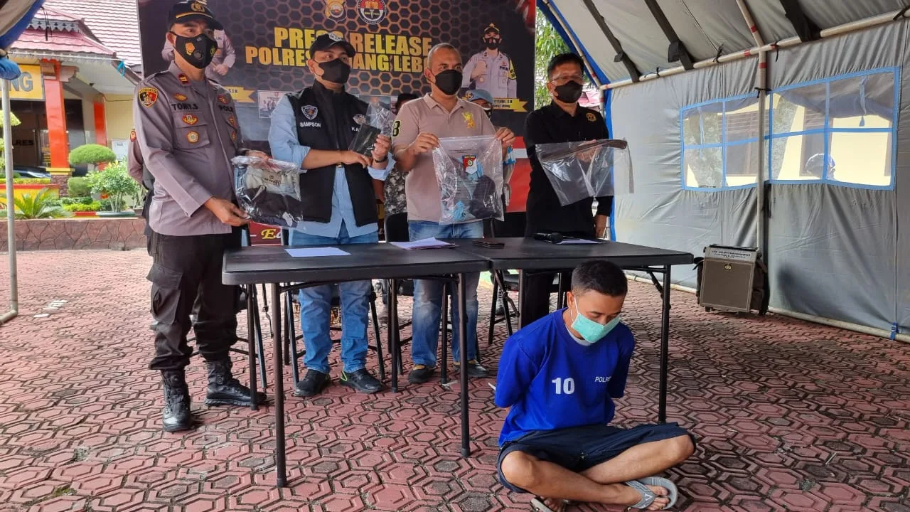 Suami Bacok Kepala dan Leher Istri Karena Minta Cerai