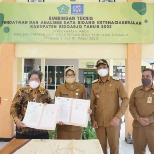 Teken MoU, Gus Muhdlor Minta KIS Serap 60 Persen Tenaga Kerja Warga Jabon