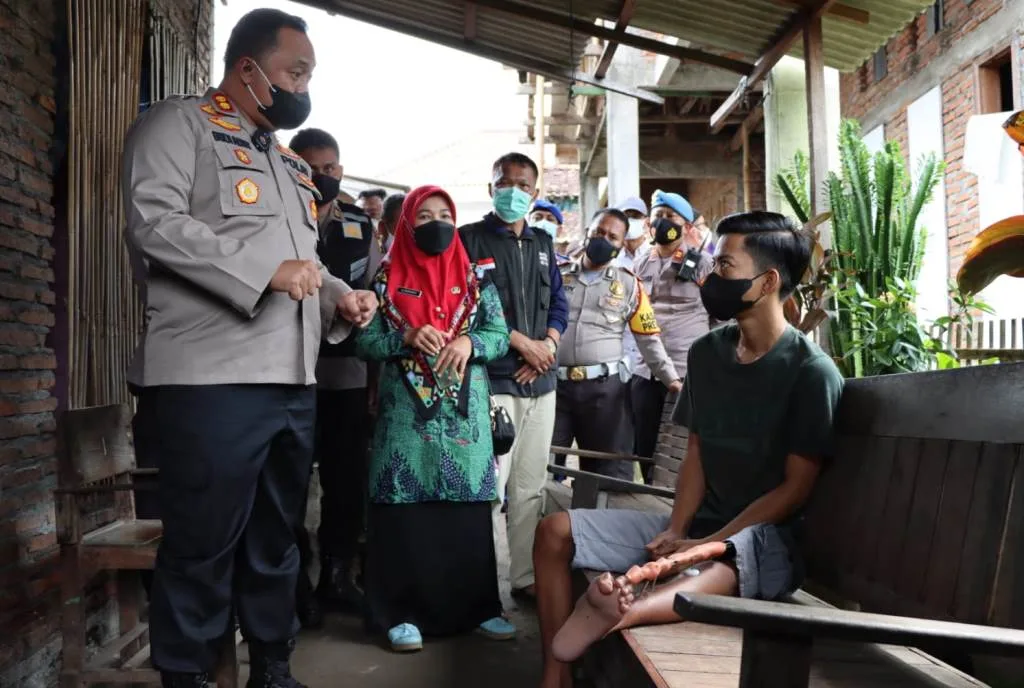 Viral di Medsos Kapolres Demak Budi Adhy Buono mendatangi rumah Johari Firdaus