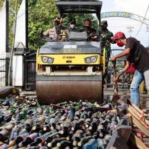 Awali Ops Ketupat Candi, Polres Banjarnegara Musnahkan Miras dan Petasan Awali Ops Ketupat Candi, Polres Banjarnegara Musnahkan Miras dan Petasan
