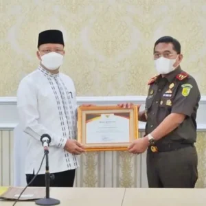 Bebaskan Aset Pemda, Gubernur Beri Penghargaan Kejati Bengkulu Bebaskan Aset Pemda, Gubernur Beri Penghargaan Kejati Bengkulu