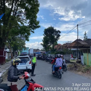 Beri Rasa Aman dan Nyaman, Satlantas Polres RL Hadir di Pasar Ramadan