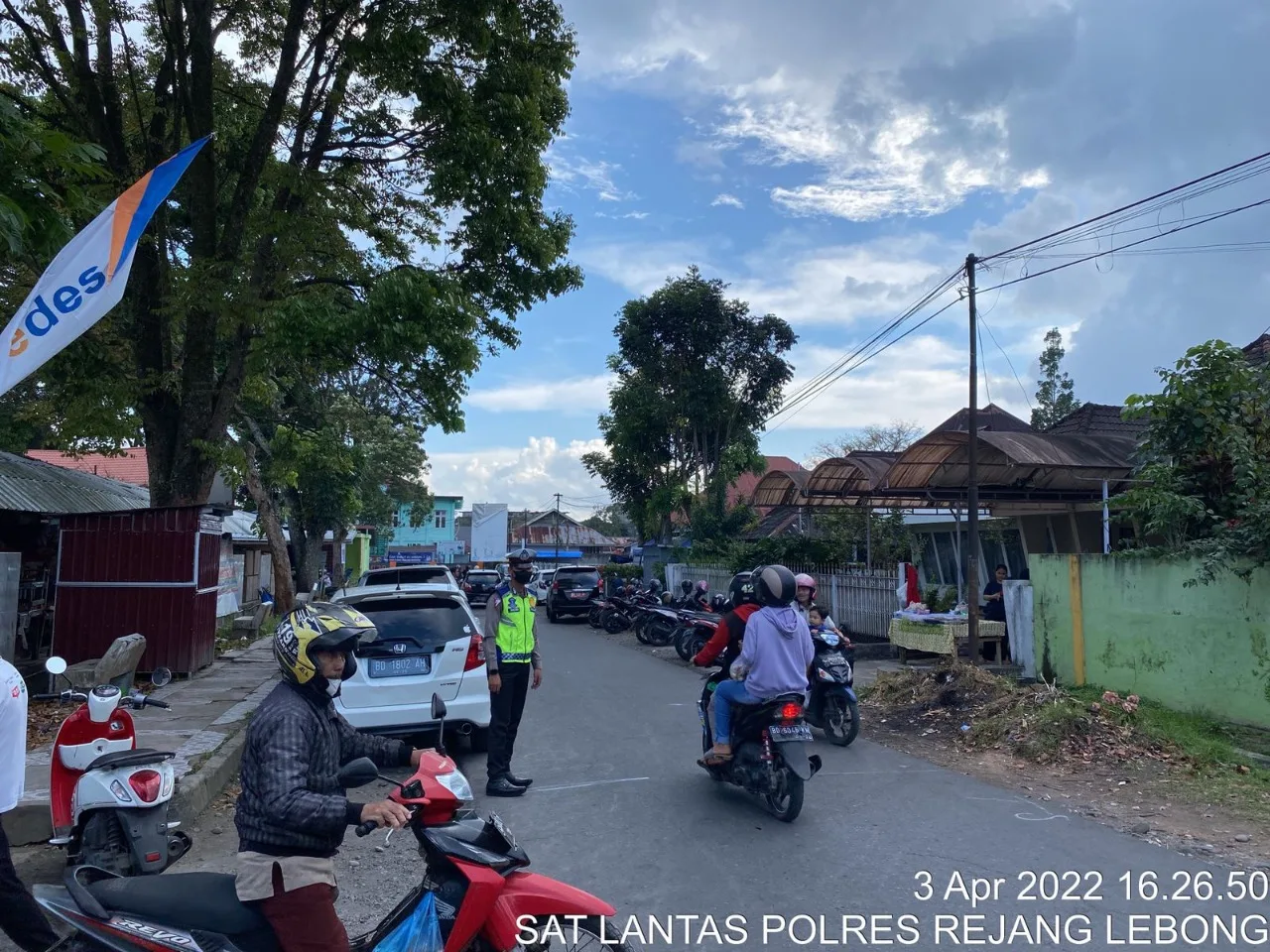 Beri Rasa Aman dan Nyaman, Satlantas Polres RL Hadir di Pasar Ramadan