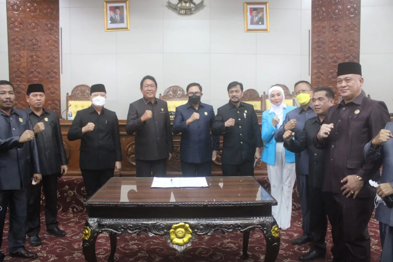 Dalam Paripurna, Gubernur Rohidin Jelaskan Masalah View Tower dan Mess Pemda