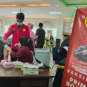 Demi Mudik, Ratusan Mahasiswa UMB Vaksinasi Primer dan Booster Demi Mudik, Ratusan Mahasiswa UMB Vaksinasi Primer dan Booster