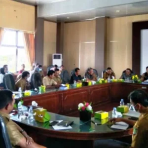 DPRD Benteng Terima Perwakilan Warga Yang Kesal Karena Jalan DPRD Benteng Terima Perwakilan Warga Yang Kesal Karena Jalan
