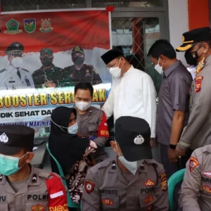 Gubernur Tinjau Gerai Vaksinasi Polres Rejang Lebong Gubernur Tinjau Gerai Vaksinasi Polres Rejang Lebong